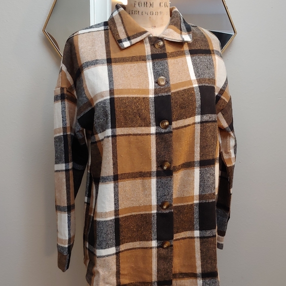 🏷️LAST ONE 🏷️Plaid Flannel Shacket Shirt Jacket Tan & Navy - Picture 2 of 4